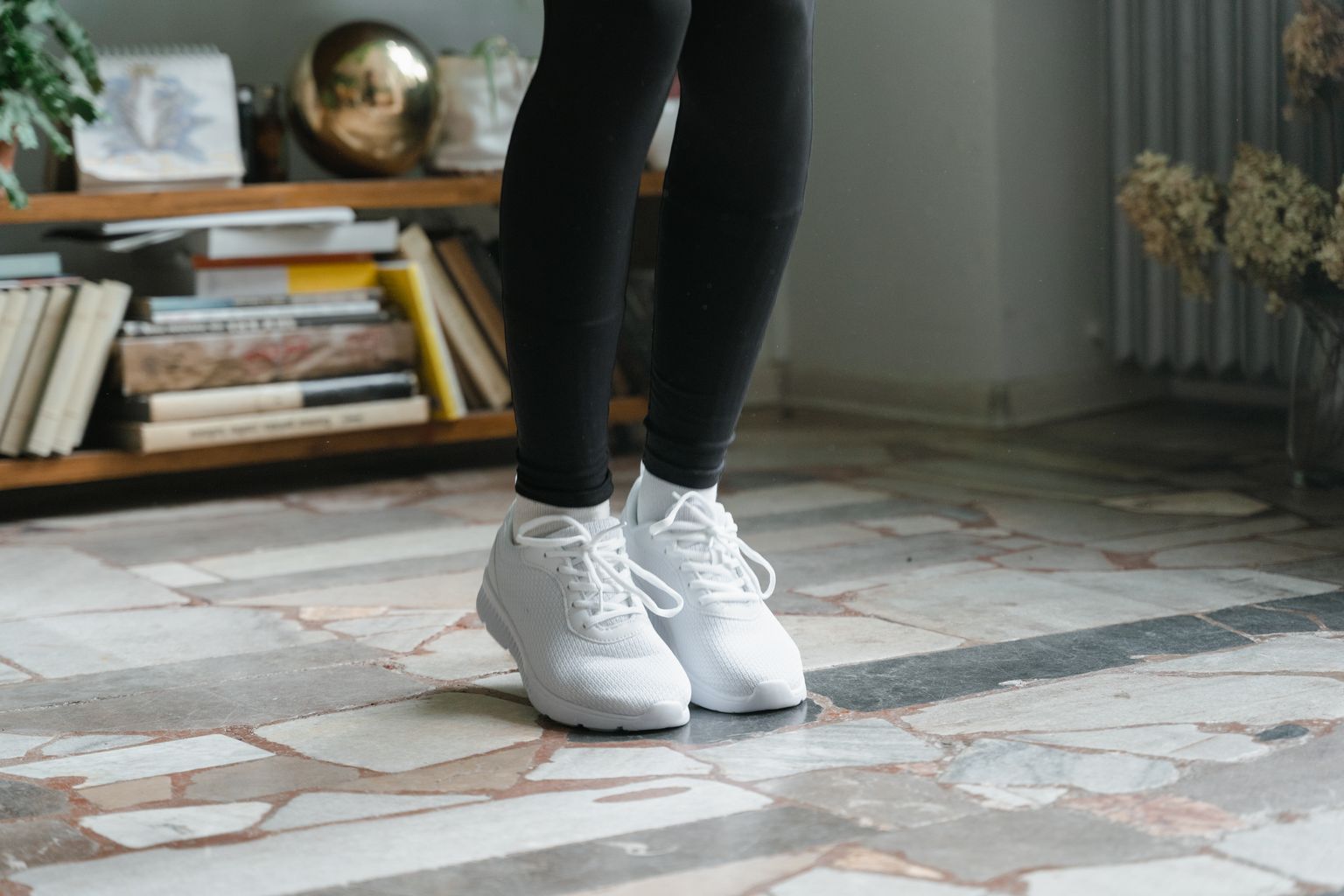 black leggings with white sneakers